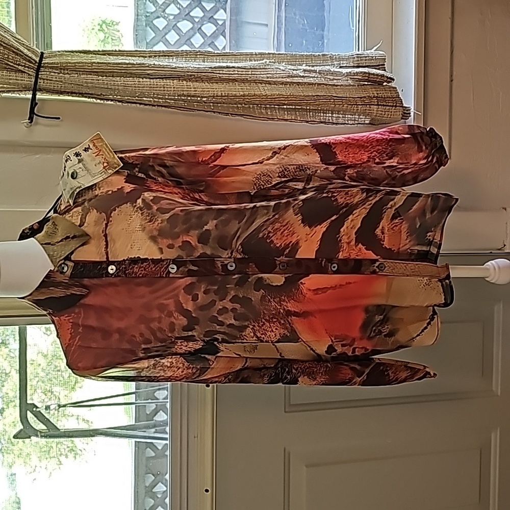 NWT Da-Nang Womans Size Small 100% silk.  Never Worn, Excellent Condition